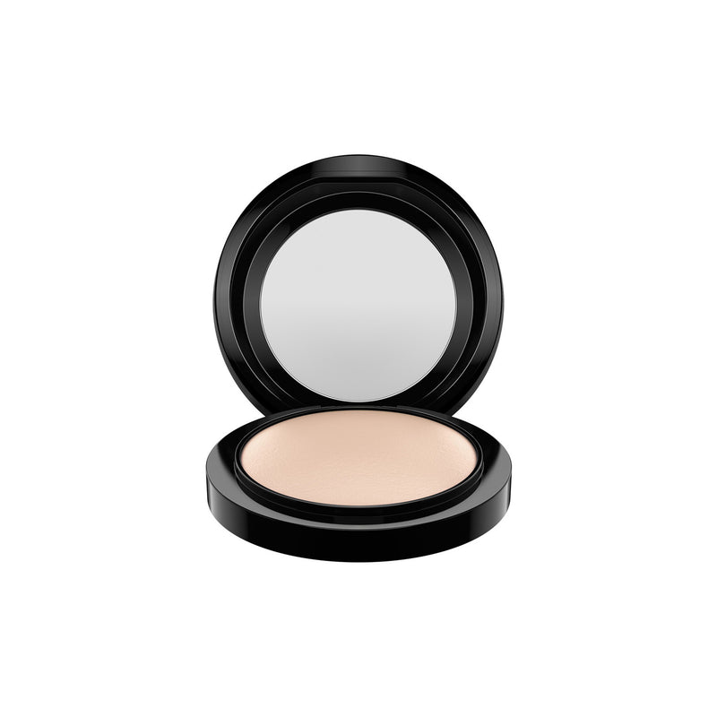 M·A·C Mineralize Skinfinish Natural